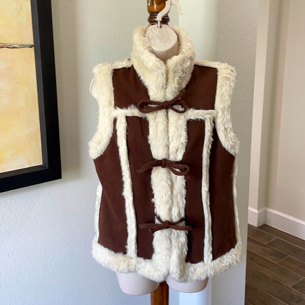 MONTANACO FAUX SHEEP SHEARED VEST! B E A UTIFUL! Size medium..